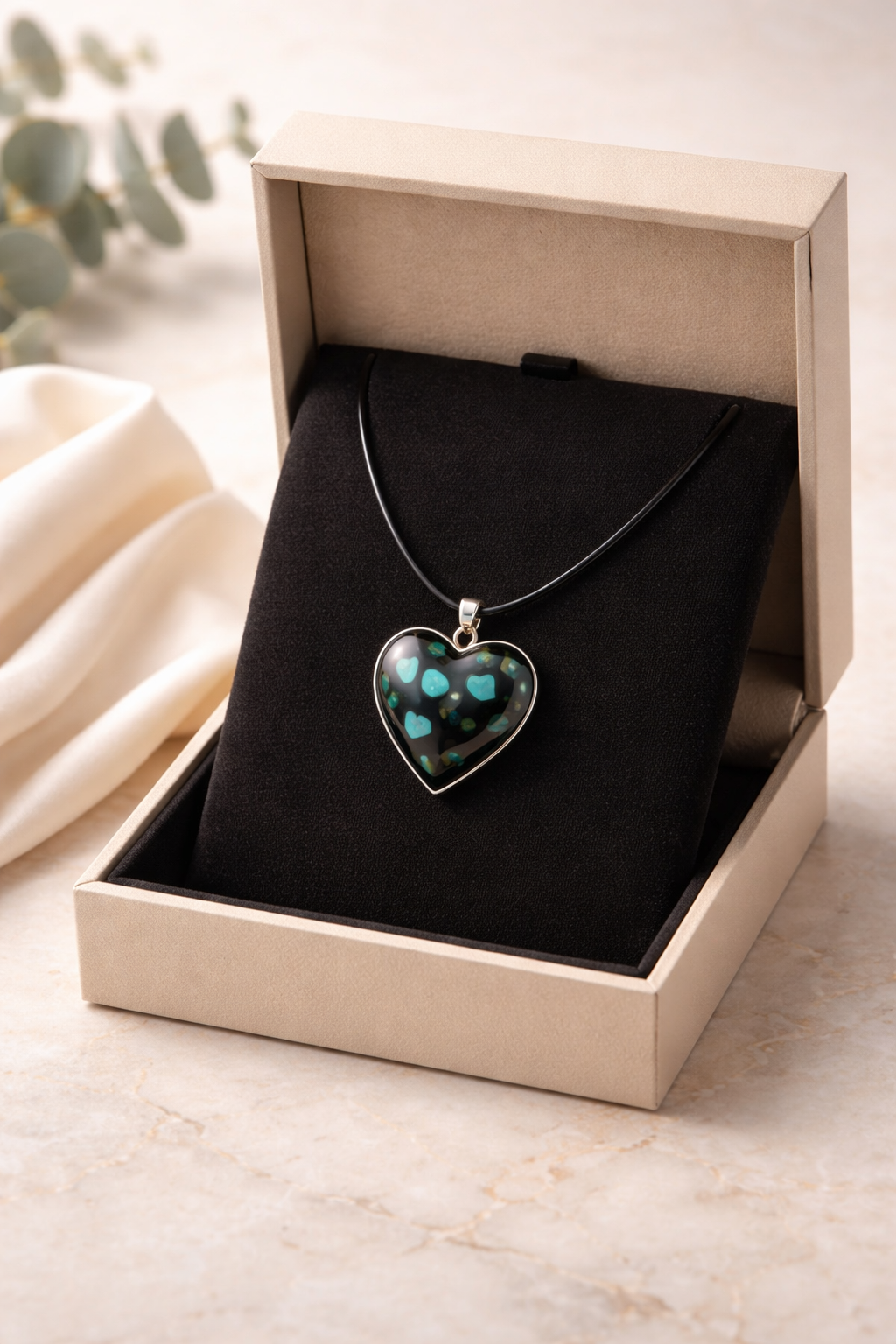 Turquoise & Black Resin Heart Pendant Necklace – Handmade Romantic Jewelry