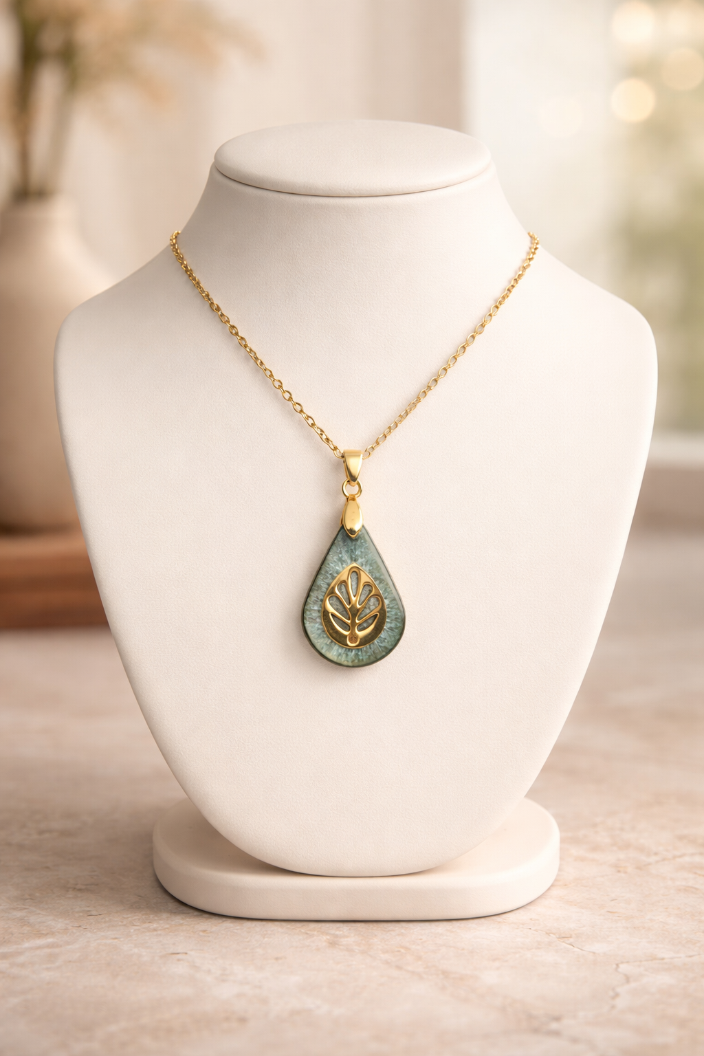 Gold Leaf & Green Resin Teardrop Pendant Necklace – Handmade Nature-Inspired Jewelry